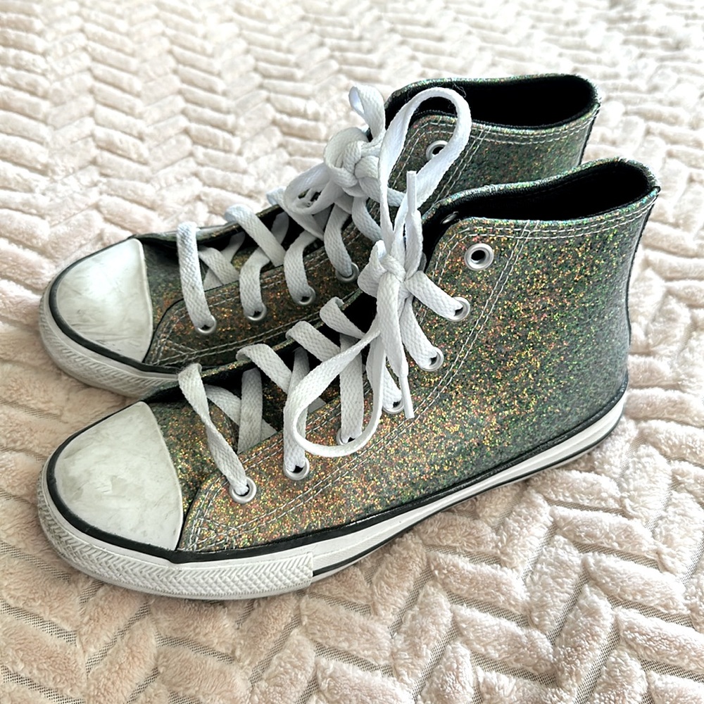 Youth converse size 3